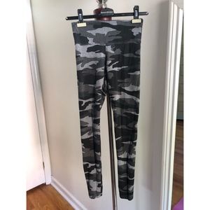 Garage Grey Camo Leggings never worn